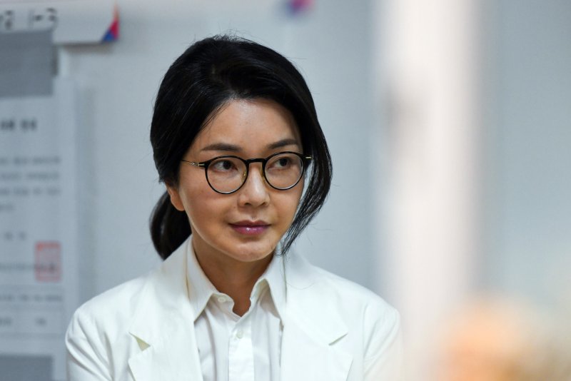 주가조작·공천개입·명품 목걸이… 김건희 특검, 혐의 다지기 총력전