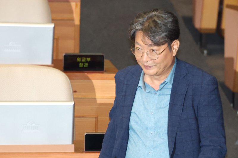 이춘석, ‘차명주식’ 들키자 자진탈당..“수사 성실히 임할 것”