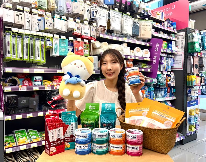 CU, '세계 고양이의 날' 맞아 반려묘 간식 묶음행사 진행