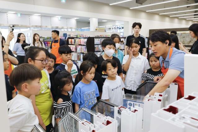 "교육환경 개선" KCC글라스, 홈씨씨교실 8호점 열어