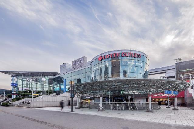 '휴가철 소비 몰린다'..공항, 역사 쇼핑몰 매출 특수