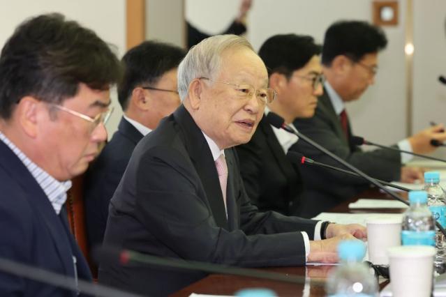 절박한 경영계, 손경식 또 나섰다..국회의원 298명 전원에 '노봉법 중단' 서한 전달