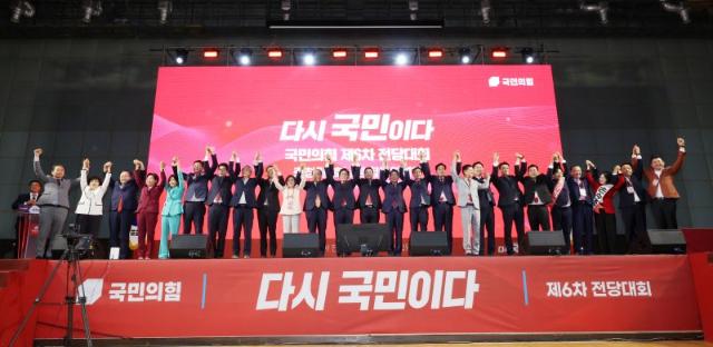 전한길 이어 특검으로 2차전..반탄 "인권탄압" vs 찬탄 "反극우"