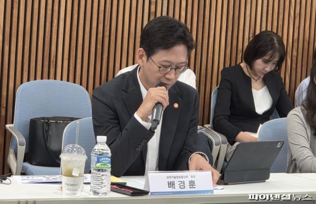 배경훈 "2030년까지 AX 대학 15개 설립할 것”...기업은 지역 인재 유치 난항 호소