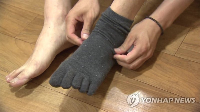 양말에 돈 숨기고 시치미 '뚝'…은행 돈 4억 훔쳐 도박한 직원