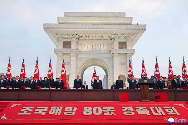 북한도 평양광장서 광복80년 군중행사 가져..김정은 첫 광복절 연설