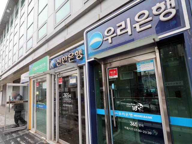 ‘美금리·韓정책’ 변동성에…안정적 금융株 ‘주목’