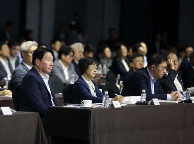 최태원 "글로벌 시장서 이길수 있는 '소버린 AI' 만들겠다"