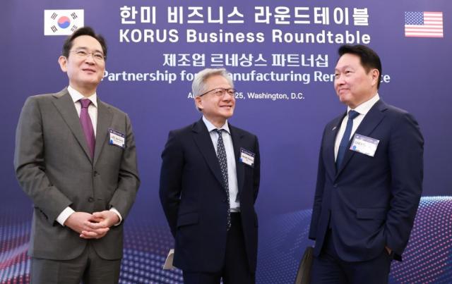 이재용-젠슨 황, 뜨겁게 포옹… HBM 삼각협력 신호탄되나[한미 정상회담]