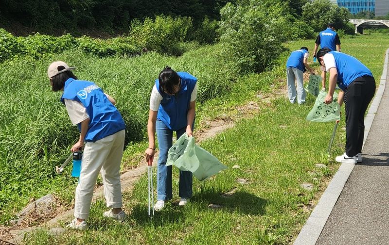 "조깅하고 쓰레기 주워요" 휴메딕스, 환경정화 활동 나서