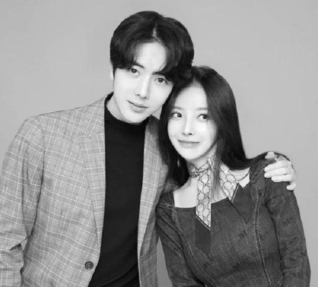 '1400억 건물주' 얼짱 웹툰작가, 걸그룹 출신 아내와 이혼