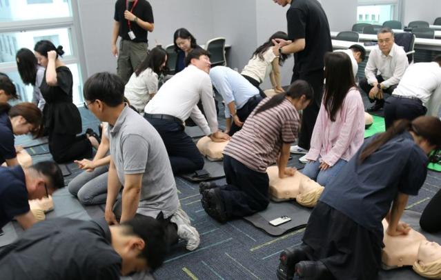 “4분의 기적으로 안전가치 최우선” 코리아에셋투자證, 심폐소생술 교육 진행