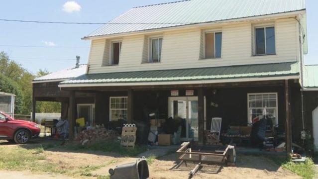 5~14세 자녀 5명 지하실 감금한 부모…경찰 “정말 역겹다”