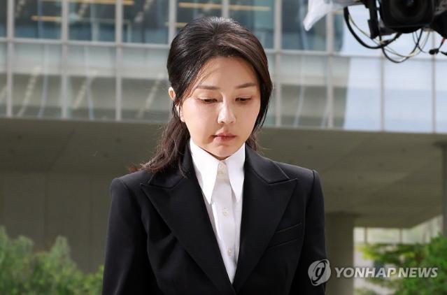 20개 육박한 김건희 의혹...'종묘 사적 이용·비서관 자녀 학폭 무마 의혹'도 수사