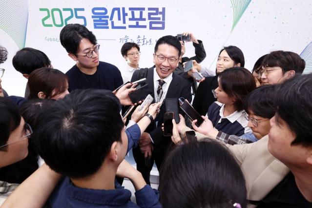 최창원 "석유화학 재편 잘 진행 중"...SK, 울산 NCC 매각 협상 진전될까