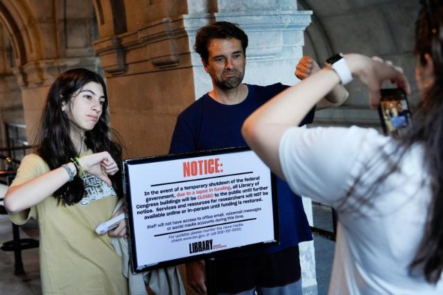 美 트럼프, 셧다운 계기로 공무원 감축 박차 "수천명" 해고