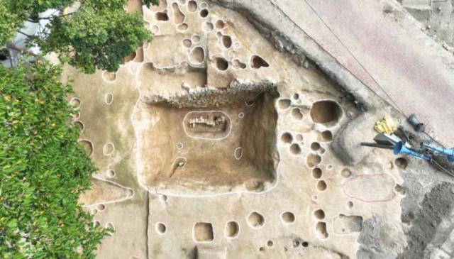 부소산성서 '빙고' 발견..백제 사비기 왕궁터 실체 밝힌다