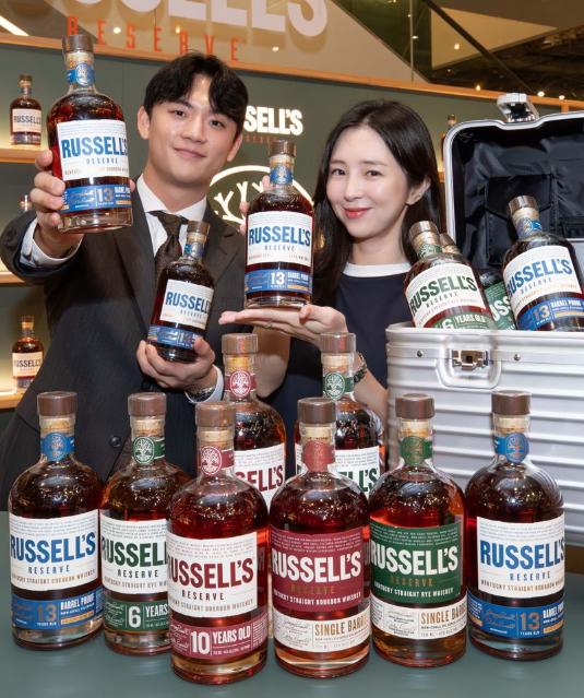 미국 버번 위스키 '러셀' 신제품 현대백화점에서 공개