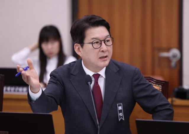 "왜 반말하냐" 신동욱 항의에 "너한텐 해도 돼" 받아친 박지원