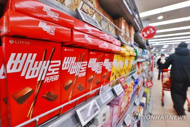 롯데웰푸드, 2년만에 '빼빼로데이' 내수 판촉 재개.. 해태제과, '스틱데이' 접점 강화