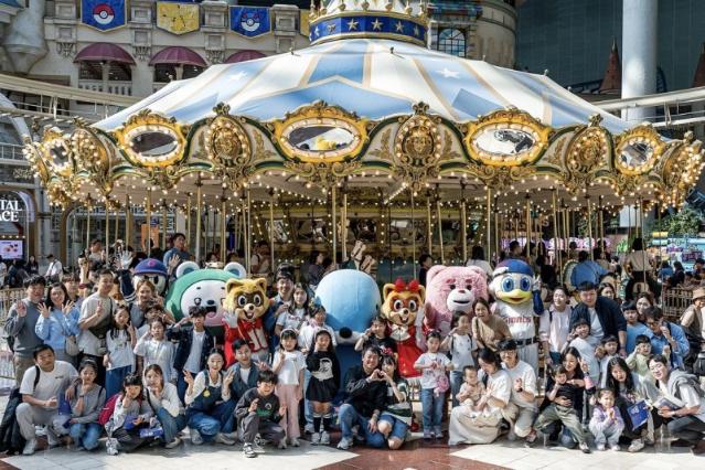 롯데월드 통째 빌려… 임직원·가족 1만5천명과 ‘롯데 패밀리 페스티벌’