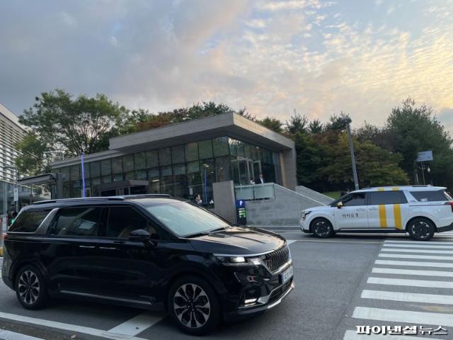 쉴 새 없는 차 행렬...삼성 이건희 5주기 가보니