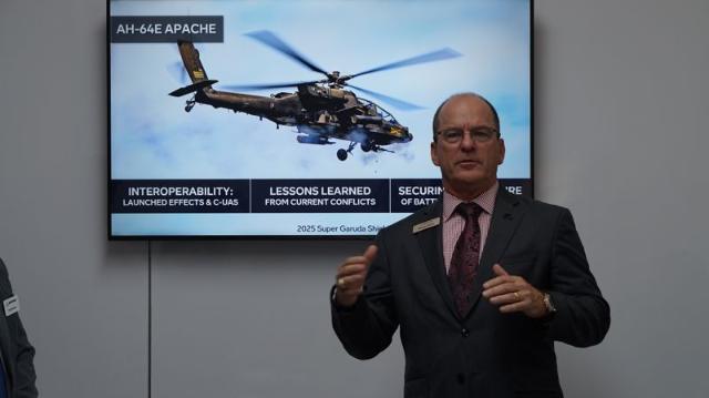 보잉 "드론은 아파치 대체 못해"