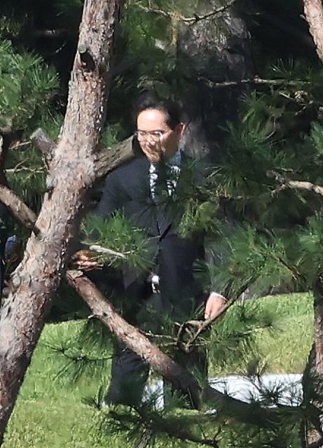 삼성 이건희 5주기...홍라희·이재용 등 유족 헌화