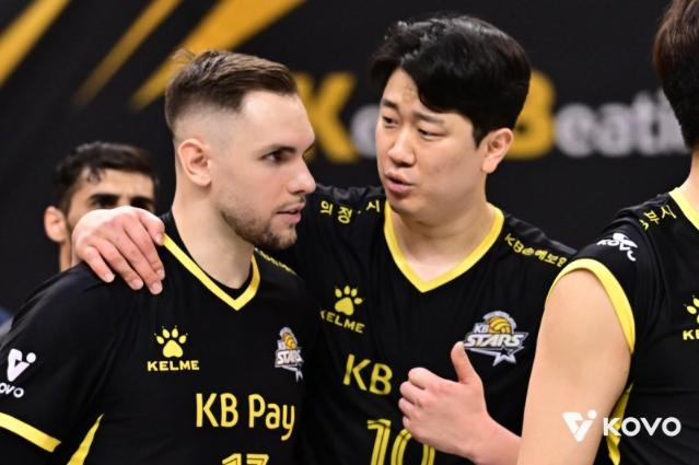 비예나 30점 맹폭 KB손해보험, 우승후보 대한항공 격침... 시즌 첫 승 쾌거