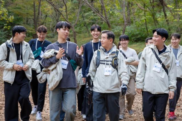 ‘101돌’ 삼양그룹, 임직원과 트레킹 행사