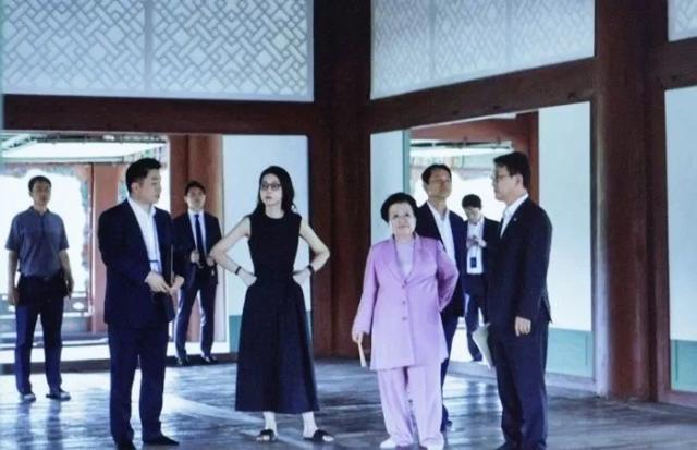 "적당히 해, 뒷감당 자신있냐"…김건희 측, ‘경복궁 용상’ 사진 유포자에 경고