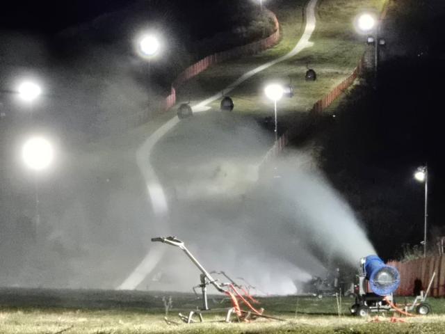 하이원리조트, 내달 28일 스키장 개장 앞두고 첫 제설작업