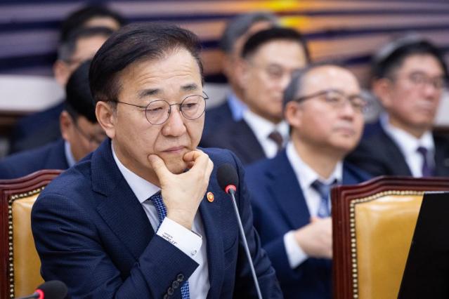 김윤덕 "철도차량 납품지연 감사...입찰 제도 개선" [2025 국감]