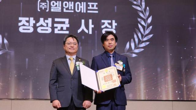 '하이니켈 95%' 양극재 개발…장성균 엘앤에프 CPO, 산업포장 수훈