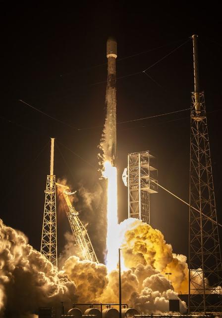 軍 정찰위성 5호기, 지상국과 첫 교신 '425 사업' 성공적 마무리 (종합2보)