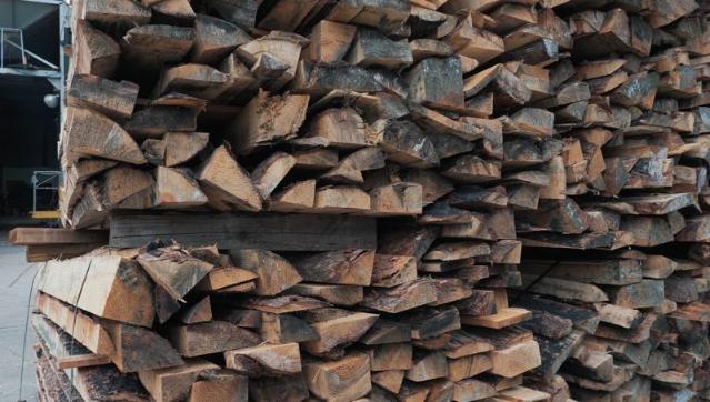 동화기업, 산불 피해목 재활용 'APEC' 협찬사 보드 납품