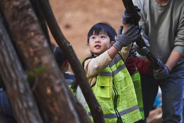 현대위아 '도담이'와 숲 구하기…임직원 가족, 밀원수 심기 구슬땀