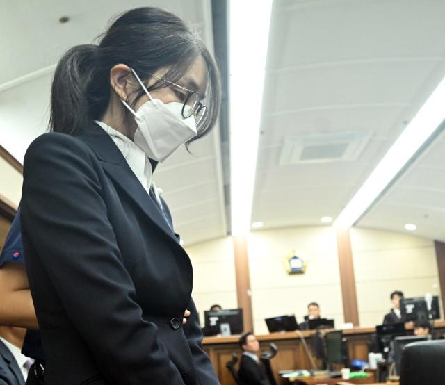 건진 법당서 발견된 '김건희' 휴대폰 속 문자…의문의 남성과 문자 수백통