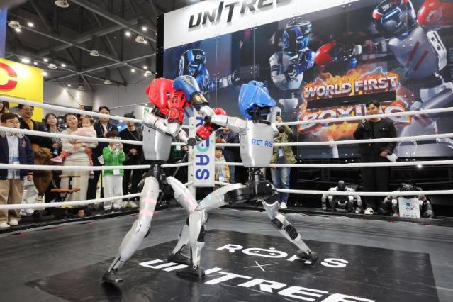 "제조현장 AX, 그 중심에 휴머노이드 로봇" [2025 로보월드]