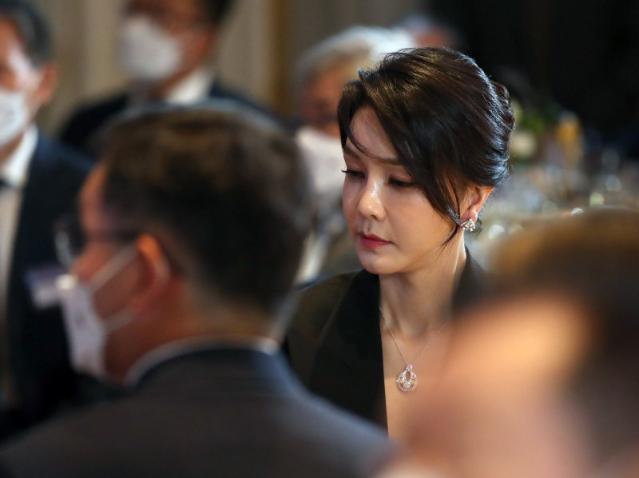 특검, '나토 목걸이 수수' 김건희 24일 소환조사..."추가 혐의 포착"