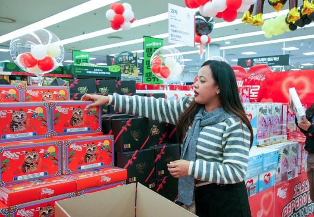 해외서도 챙기는 ‘빼빼로데이’… 올 매출 2415억 역대 최대