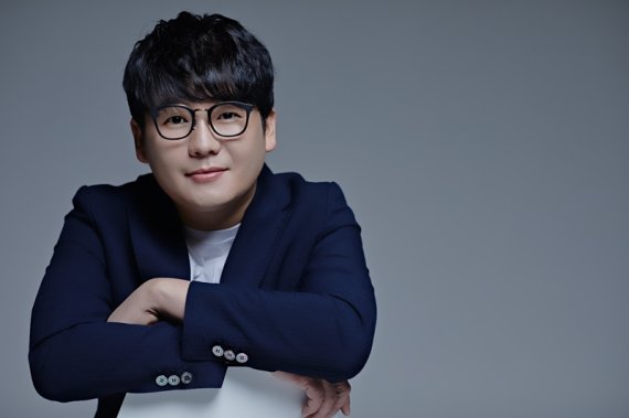 김강현, '퍼스트 라이드'부터 '리플레이'까지…'캐릭터 향연' 선사