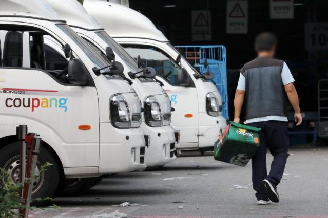 쿠팡노조 "새벽배송 금지 주장은 민주노총 탈퇴 보복…택배기사 생존권 달린 문제"