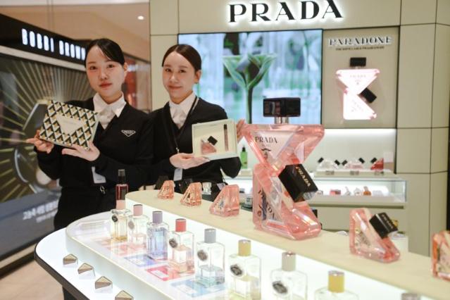 향기로 전하는 연말 감성...롯데百 부산본점, 향수 매출 30% 증가