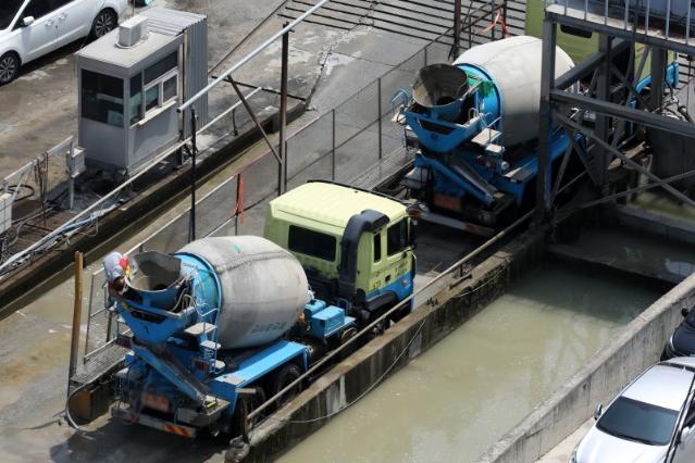 시멘트 내수, 34년 만에 최악...올해 16.5% 급감 '건설 한파 직격탄'