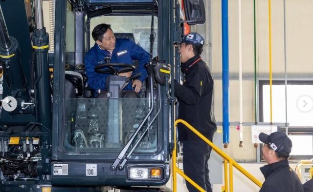 정기선 HD현대 회장, 국제기능올림픽 선수단 격려