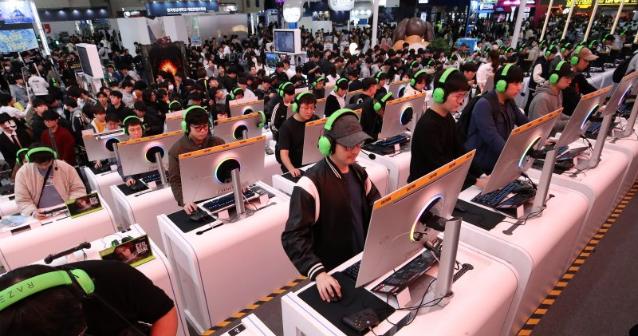 국내외 게임사 총출동...막 올린 지스타, 게임팬 다 모였다[지스타 2025]