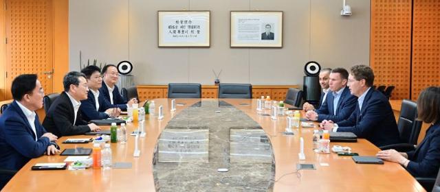 벤츠 회장 "LG와 비전 공유...양사 강점 결합해 새로운 기준 세울 차량 만들 것"