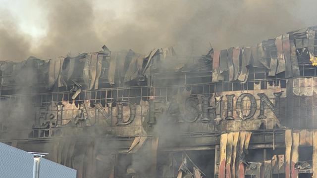 천안 이랜드 물류창고 큰불...화재 확산에 붕괴 우려도