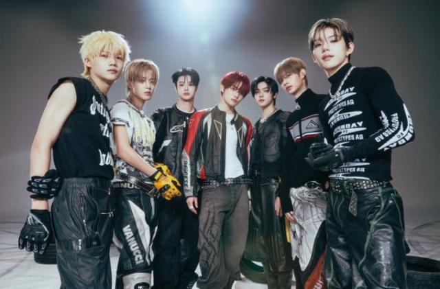 클유아, 제대로 通했다! 'blackout' 하프 밀리언셀러 등극